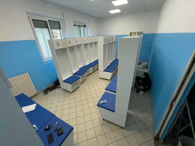 installazione arredo spogliatoio squadra di calcio